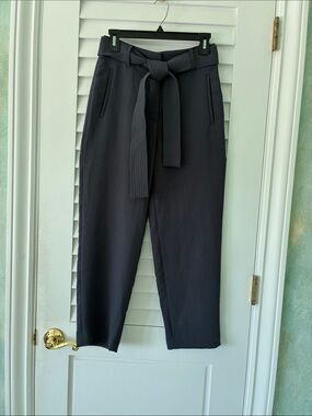 ** ARITZIA ** Wilfred Black High-Rise Paperbag Trousers size 4 with Waist Tie